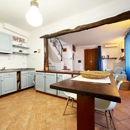 Apartment Pgs Immobiliare Srls Residenza Luisa Bilocale Con Terrazza Vista Mare In Centro Storico *